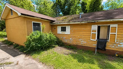 Exterior - 310 Edwards Ave, Macon, GA 31204 photo 3 of 5
