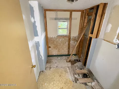 Bath - 310 Edwards Ave, Macon, GA 31204 photo 2 of 4