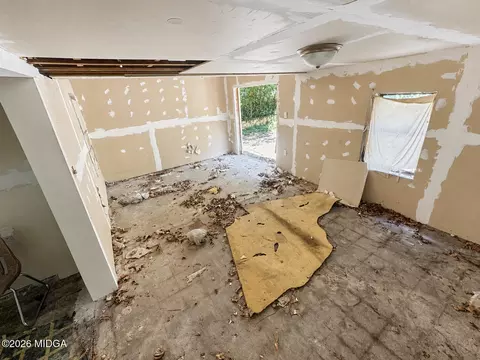 Living - 310 Edwards Ave, Macon, GA 31204 photo 2 of 2