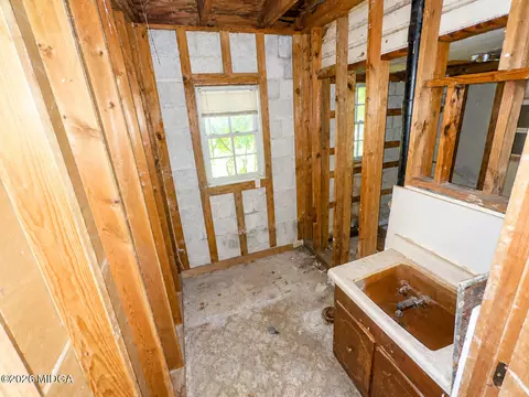 Bath - 310 Edwards Ave, Macon, GA 31204 photo 3 of 4