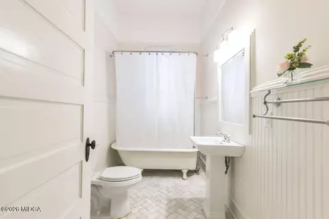 Bath - 167 Pierce Ave, Macon, GA 31204 photo 1 of 3