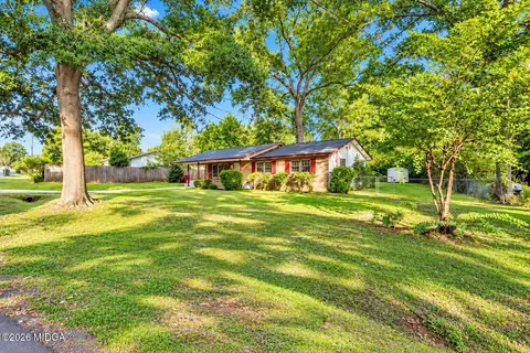 413 Davis Dr, Centerville, GA 31028