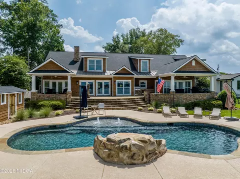 245 Lakeshore Cir NE, Milledgeville, GA 31061