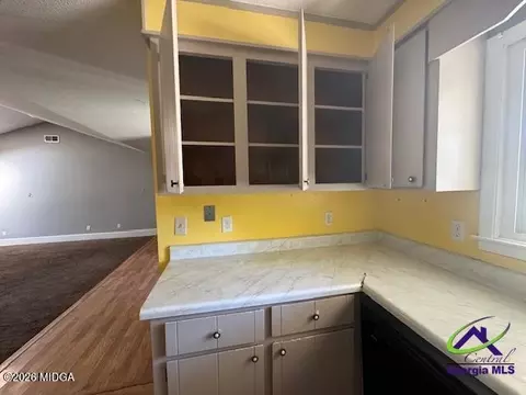 Kitchen - 111 Foxfire Dr, Warner Robins, GA 31093 photo 2 of 3