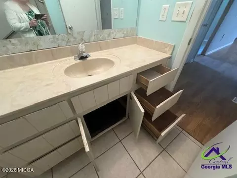 Bath - 111 Foxfire Dr, Warner Robins, GA 31093 photo 3 of 4