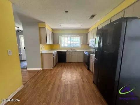 Kitchen - 111 Foxfire Dr, Warner Robins, GA 31093 photo 3 of 3