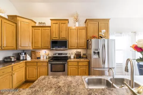 Kitchen - 504 Eagle Springs Dr, Centerville, GA 31028 photo 2 of 4
