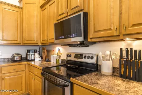 Kitchen - 504 Eagle Springs Dr, Centerville, GA 31028 photo 4 of 4