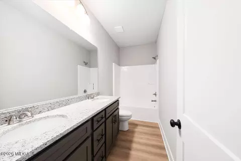 Bath - 202 Railroad St, Gray, GA 31032 photo 1 of 1