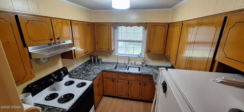 Kitchen - 58 Joyce Dr, Macon, GA 31217 photo 1 of 2