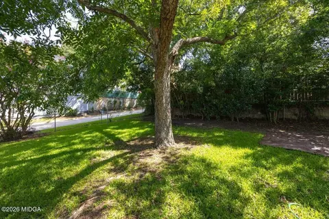 Exterior - 825 Maple St, Macon, GA 31201 photo 6 of 7