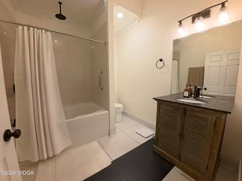 Bath - 522 Cherry St #101, Macon, GA 31201 photo 1 of 1