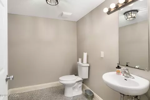 Bath - 102 Old Macon Rd, Gray, GA 31032 photo 1 of 3