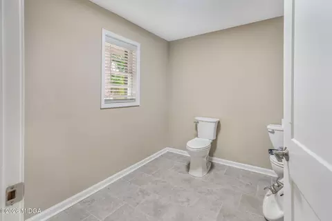 Bath - 102 Old Macon Rd, Gray, GA 31032 photo 3 of 3