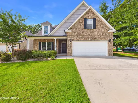 212 Oakley Ct, Bonaire, GA 31005