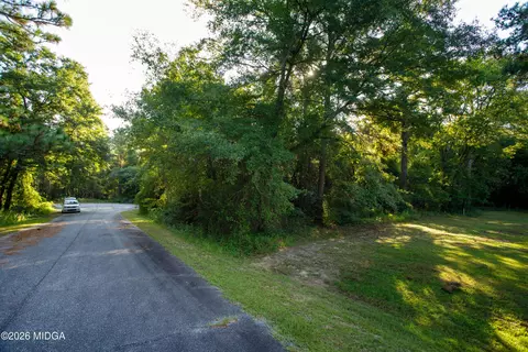 3821 Crest Dr, Macon, GA 31217 photo 4
