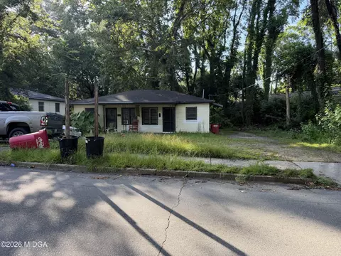 298 Clisby Pl, Macon, GA 31204