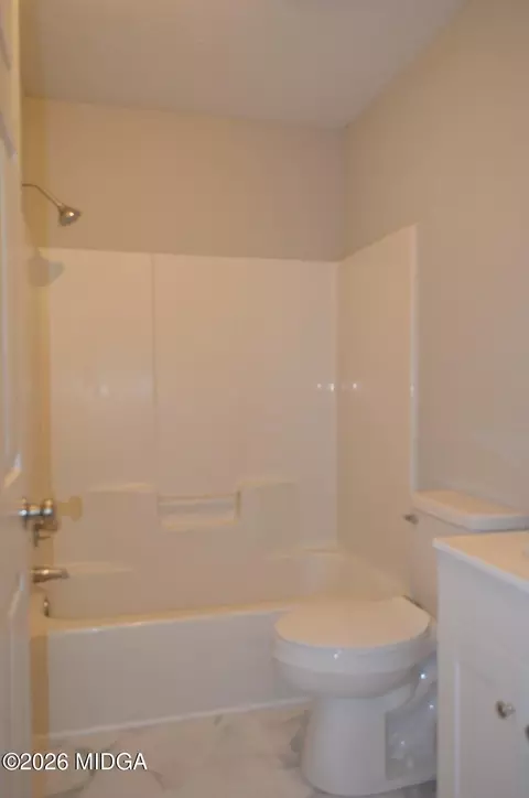 Bath - 238 Freeman Ave, Forsyth, GA 31029 photo 2 of 2