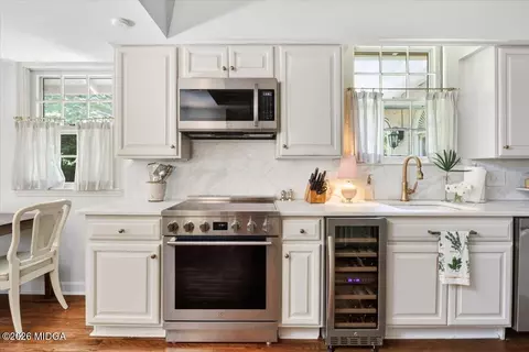 Kitchen - 2667 Stanislaus Cir, Macon, GA 31204 photo 2 of 3