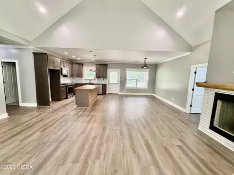 Living - 1244 Smith Rd, Forsyth, GA 31029 photo 3 of 6