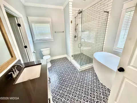 Bath - 1244 Smith Rd, Forsyth, GA 31029 photo 2 of 4