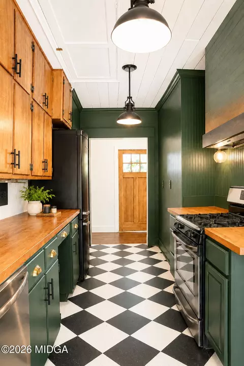 Kitchen - 342 Rogers Ave, Macon, GA 31204 photo 1 of 6