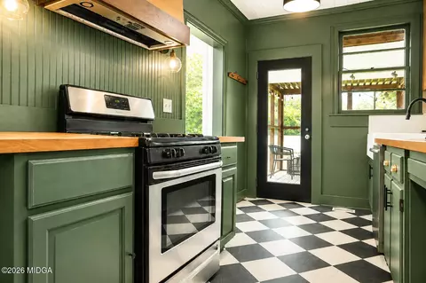 Kitchen - 342 Rogers Ave, Macon, GA 31204 photo 5 of 6