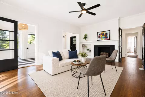Living - 342 Rogers Ave, Macon, GA 31204 photo 2 of 5