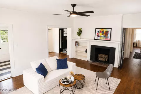 Living - 342 Rogers Ave, Macon, GA 31204 photo 1 of 5