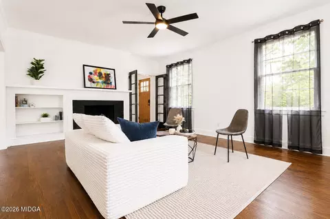 Living - 342 Rogers Ave, Macon, GA 31204 photo 3 of 5
