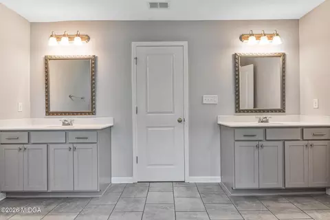 Bath - 4201 Cornwall Dr, Forsyth, GA 31029 photo 4 of 4