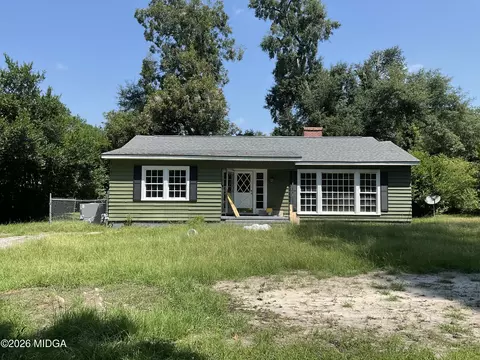 66 Kibbee St, Hawkinsville, GA 31036