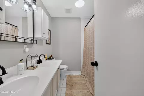 Bath - 765 Central Rd, Thomson, GA 30824 photo 2 of 5