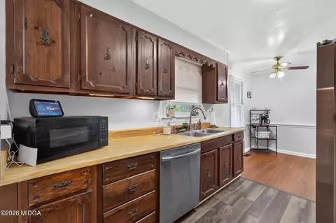 Kitchen - 765 Central Rd, Thomson, GA 30824 photo 3 of 4