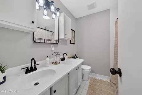 Bath - 765 Central Rd, Thomson, GA 30824 photo 1 of 5