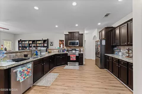 Kitchen - 205 Christopher Luke Cir, Perry, GA 31069 photo 2 of 4