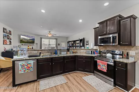 Kitchen - 205 Christopher Luke Cir, Perry, GA 31069 photo 3 of 4