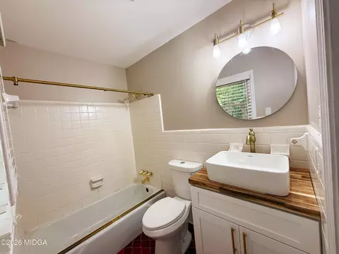 Bath - 742 Garr Rd, Jackson, GA 30233 photo 2 of 3