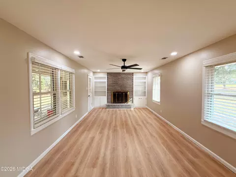 Living - 742 Garr Rd, Jackson, GA 30233 photo 2 of 3