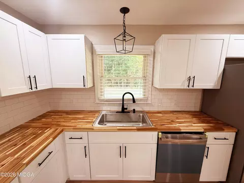 Kitchen - 742 Garr Rd, Jackson, GA 30233 photo 2 of 3