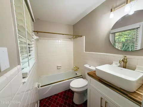 Bath - 742 Garr Rd, Jackson, GA 30233 photo 1 of 3