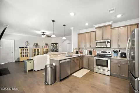 Kitchen - 101 Lynn Wright Dr, Perry, GA 31069 photo 2 of 4