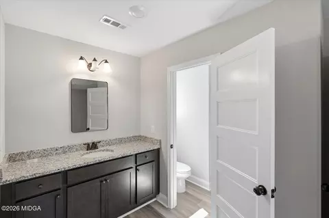 Bath - 260 Katherine Dr, Gray, GA 31032 photo 1 of 1