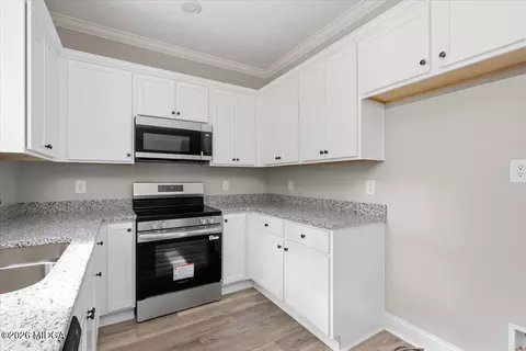 Kitchen - 260 Katherine Dr, Gray, GA 31032 photo 2 of 2