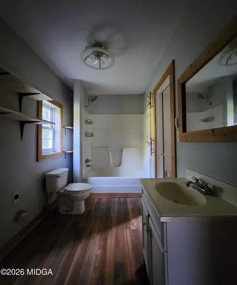 Bath - 124 Five Points Rd, Gray, GA 31032 photo 1 of 1