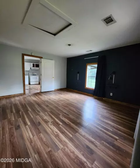 Living - 124 Five Points Rd, Gray, GA 31032 photo 2 of 2