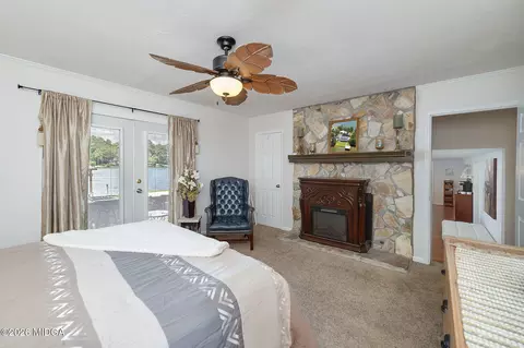Bedroom - 253 Scout Island Rd, Jackson, GA 30233 photo 6 of 8