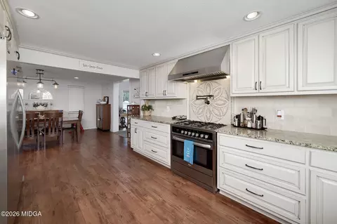 Kitchen - 253 Scout Island Rd, Jackson, GA 30233 photo 4 of 4