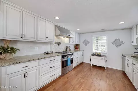 Kitchen - 253 Scout Island Rd, Jackson, GA 30233 photo 1 of 4