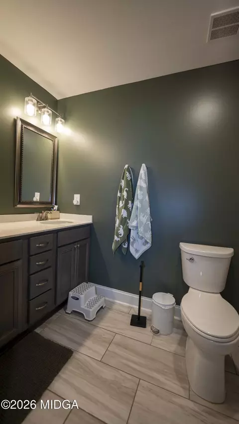 Bath - 114 Red Tail Cir, Byron, GA 31008 photo 2 of 4